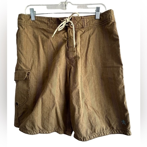 Mossimo Supply Inc Board Shorts • Size: 34 • Used - Picture 2 of 9